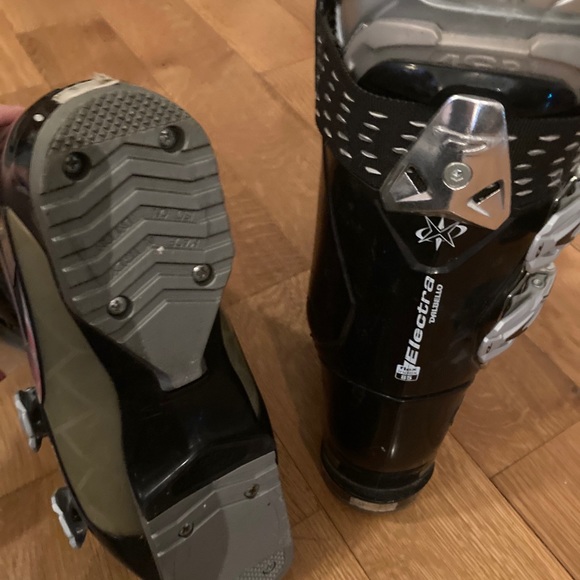 Dalbello Ski Boots Size 5.5 can fit 6 - Picture 4 of 4